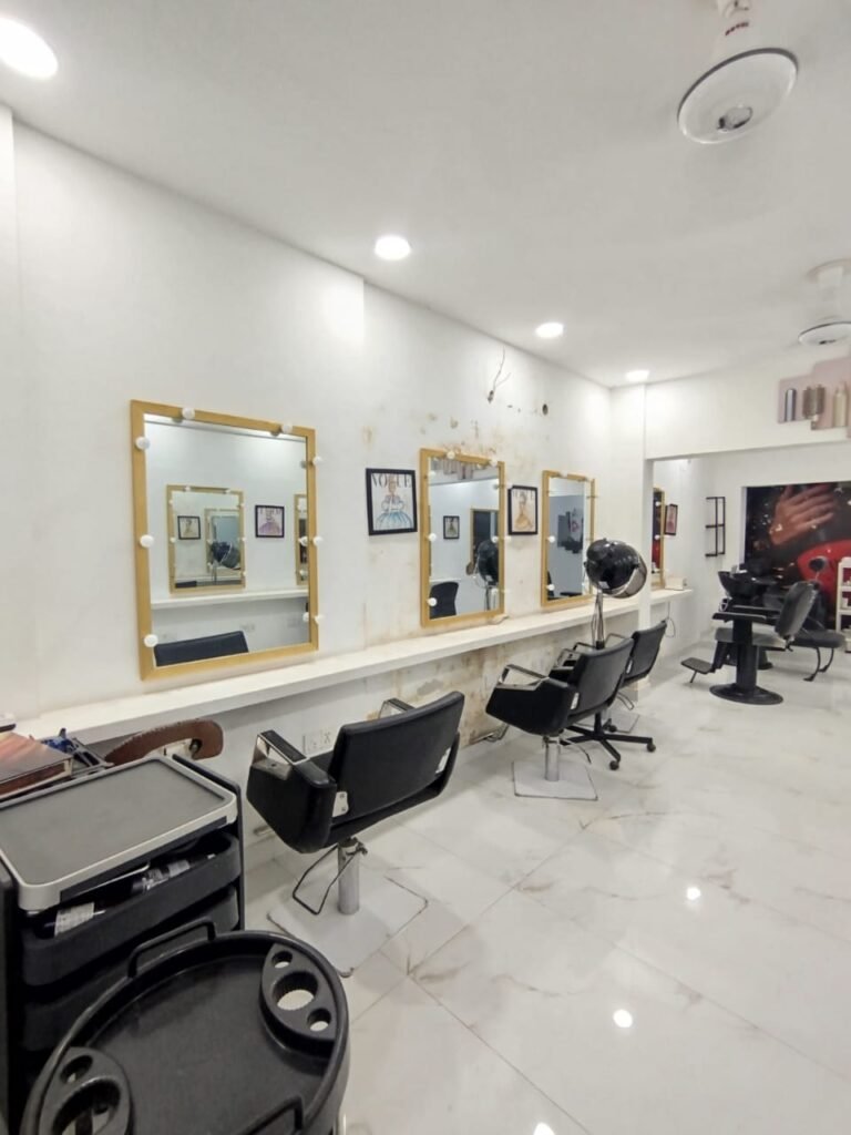 650 Sqft Shop for Rent in Clifton Block 8 near 3 Talwar Karachi