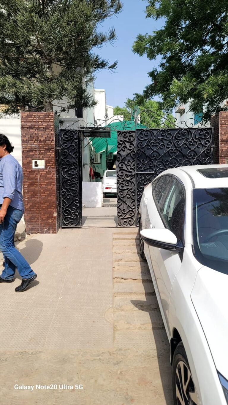Commercial House for Rent in Karachi