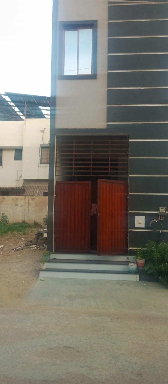 100 Square Yards 2-Unit House for Sale