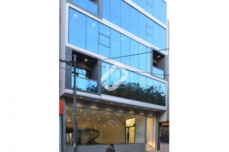 400 Yards Office Building for Rent