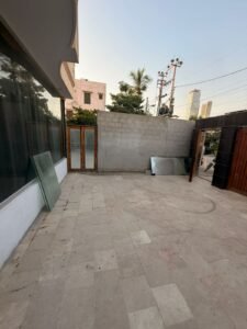 1000 Yards Commercial Bungalow for Rent