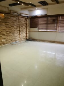 2000 sqft semi furnished office for rent in Nishat Commercial