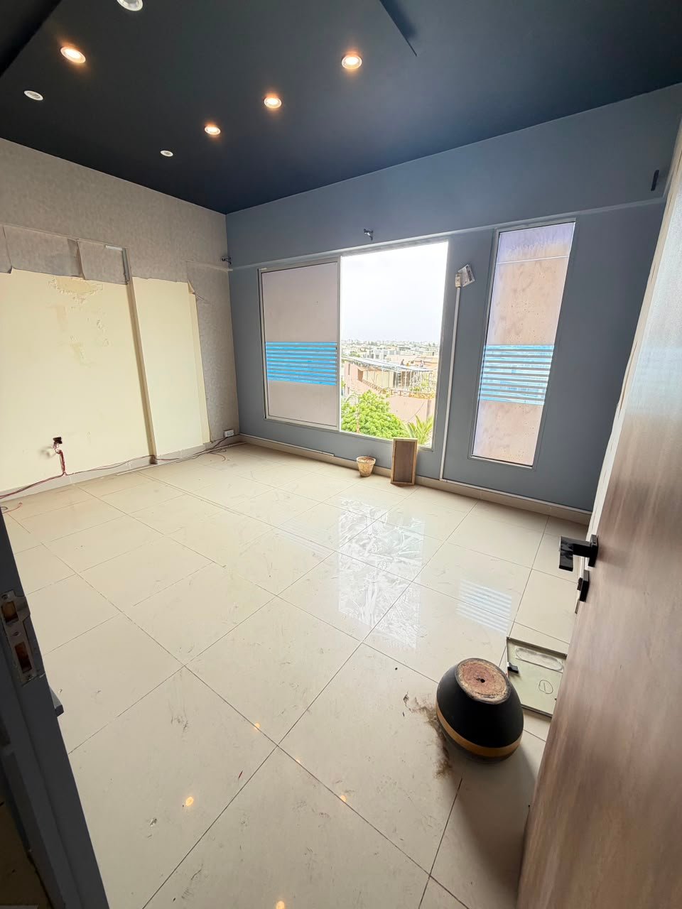 Office for rent in Jami Commercial