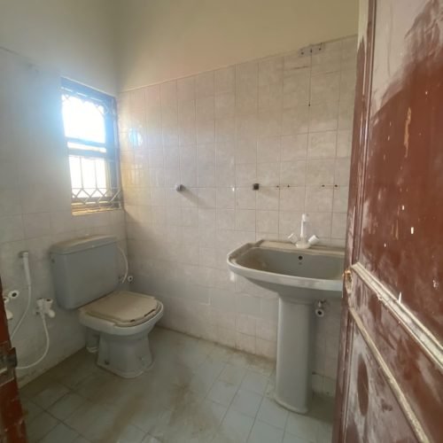 250 yard Bungalow CB4 (4)