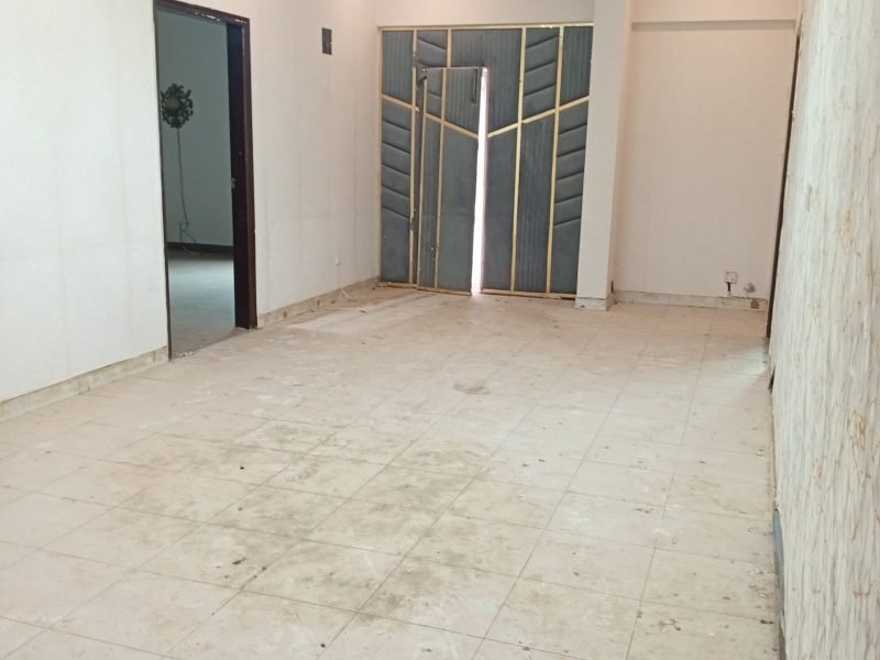 3 bed full floor apartment for rent in Big Nishat Commercial
