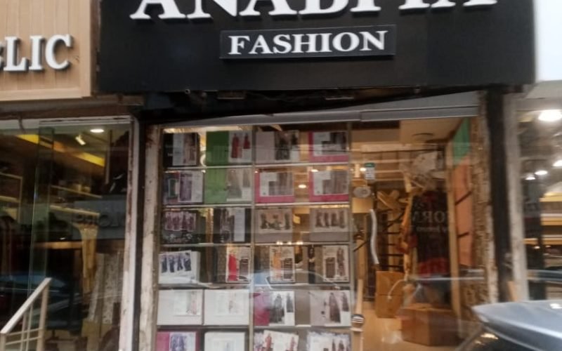 Shop for Rent in Zamzama Lane 4 Karachi – 475 Sqft