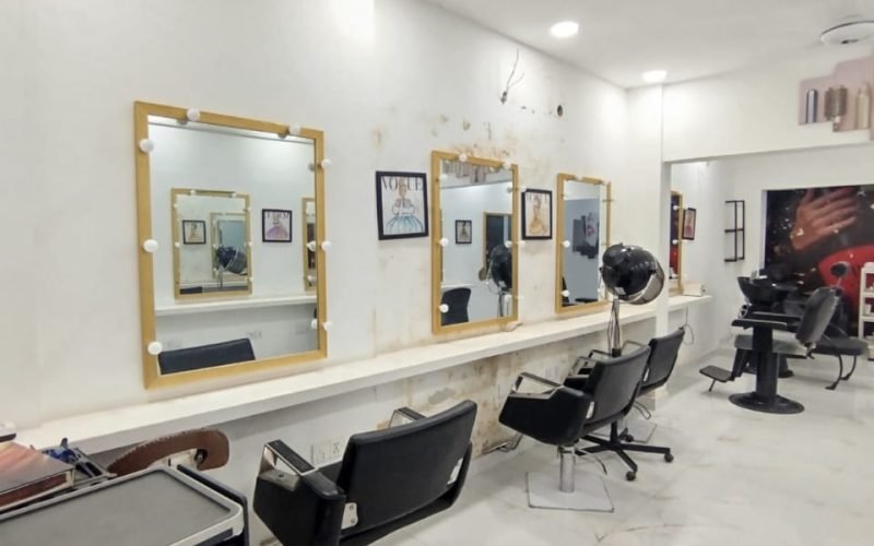 650 Sqft Shop for Rent in Clifton Block 8 near 3 Talwar Karachi