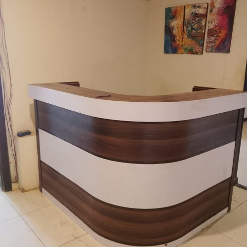 2000 sqft semi furnished office for rent in Nishat Commercial