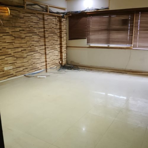 2000 sqft semi furnished office for rent in Nishat Commercial