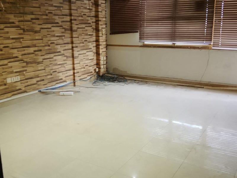 2000 sqft semi furnished office for rent in Nishat Commercial