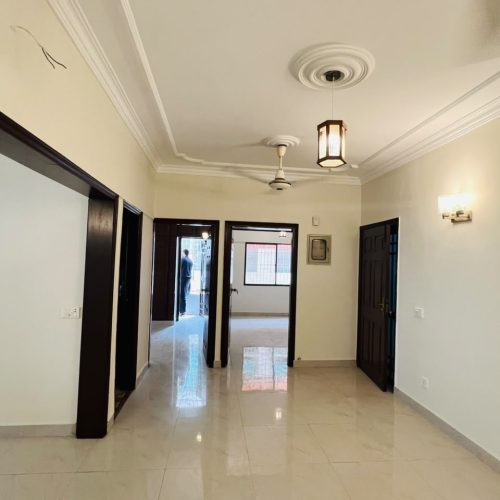flat for sale in Seher Commercial