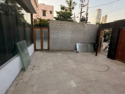 1000 Yards Commercial Bungalow for Rent