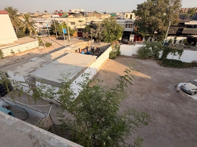 1000 Yards Commercial Bungalow for Rent