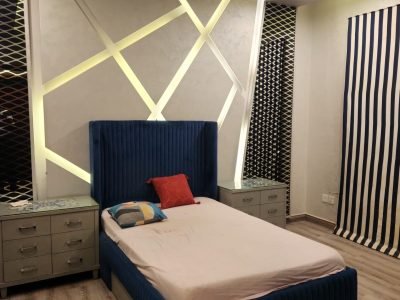 Luxury Furnished 1000 Yards Bungalow